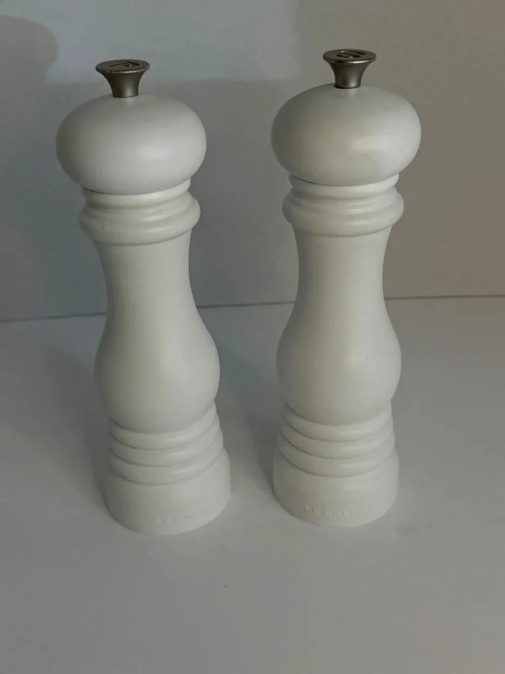 Le Creuset White Adjustable Salt & Pepper Grinder Mill Set, 2 Piece 8